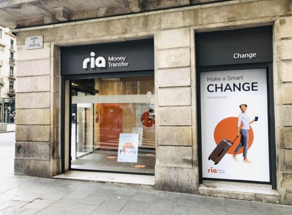 fachada local RIA Money transfer Rambla Barcelona